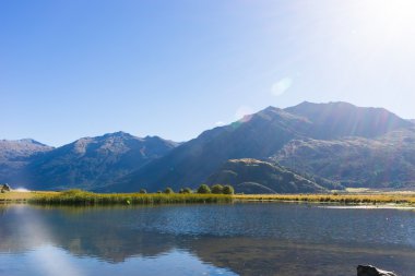 Yeni Zelanda Alpler ve göl