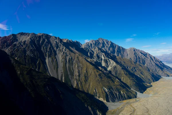 Piedra roca y cielo azul — Foto de Stock