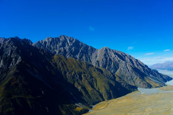 Sten rock och blå himmel — Stockfoto