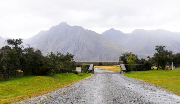 Nieuw-Zeelandse Alpen en over de weg — Stockfoto