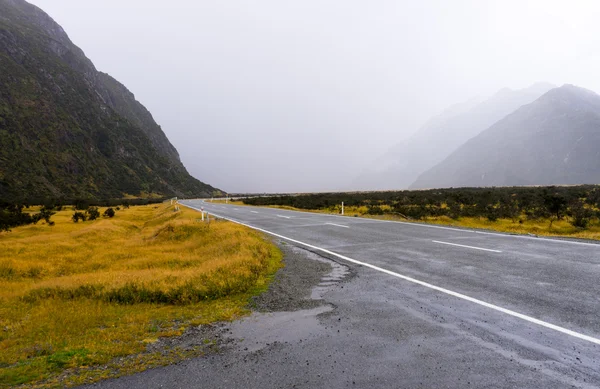 ニュージーランドのアルプスと道路 — ストック写真