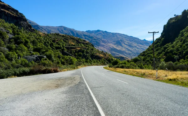 New Zealand alps and road — Stock Photo, Image