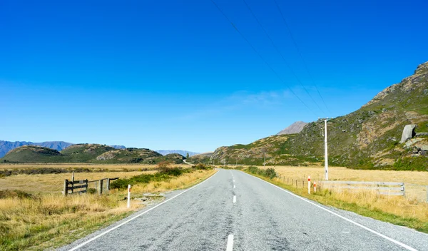 New Zealand alps and road — Stock Photo, Image
