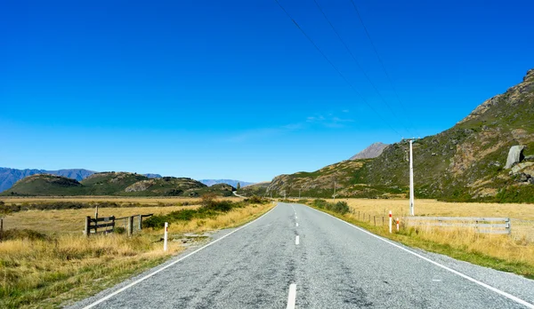Nieuw-Zeelandse Alpen en over de weg — Stockfoto