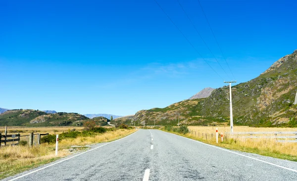Neuseeland Alpen und Straße — Stockfoto
