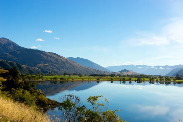 New Zealand alps and lake — Stock Photo, Image