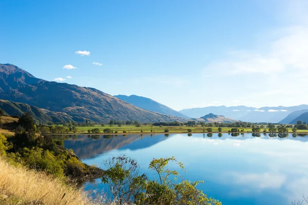 New Zealand alps and lake — Stock Photo, Image