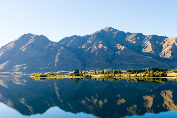 Nieuw-Zeelandse Alpen en meer — Stockfoto