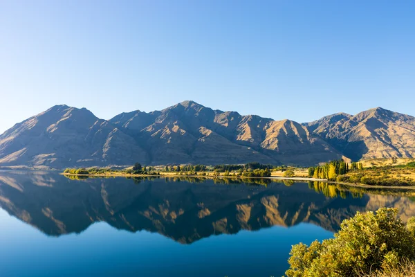 Nieuw-Zeelandse Alpen en meer — Stockfoto