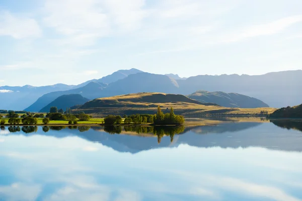 Alpes e lago da Nova Zelândia — Fotografia de Stock