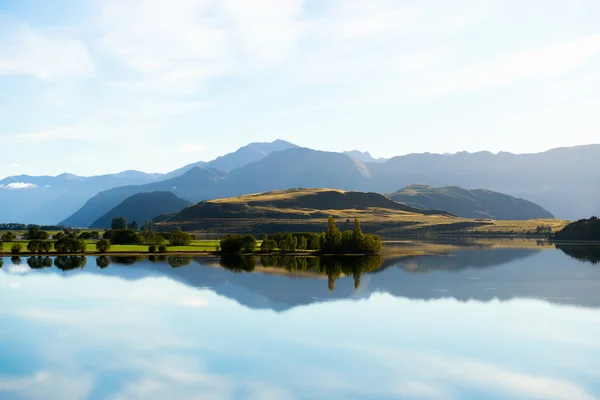 Nieuw-Zeelandse Alpen en meer — Stockfoto