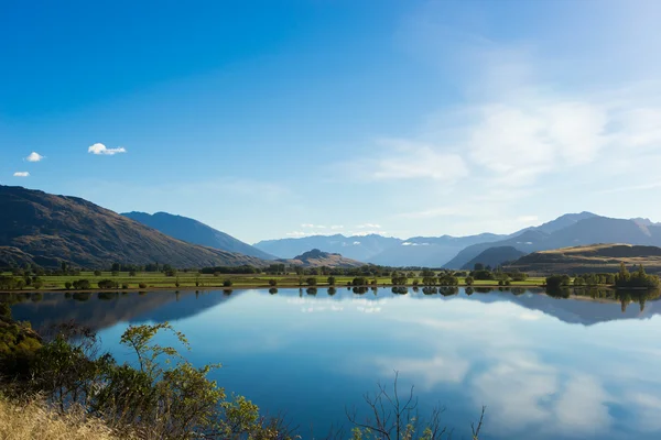 Nieuw-Zeelandse Alpen en meer — Stockfoto