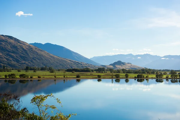 เทือกเขาแอลป์นิวซีแลนด์และทะเลสาบ — ภาพถ่ายสต็อก