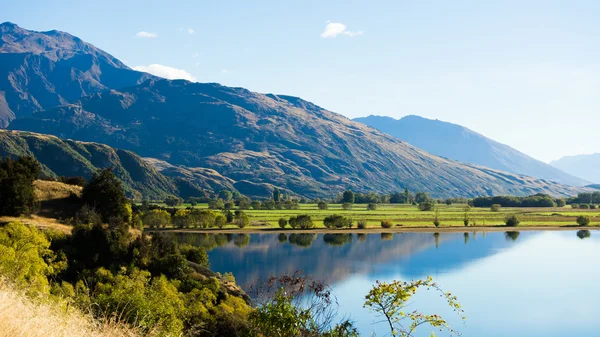 เทือกเขาแอลป์นิวซีแลนด์และทะเลสาบ — ภาพถ่ายสต็อก