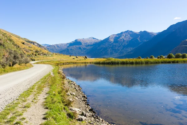 Yeni Zelanda Alpler ve göl — Stok fotoğraf