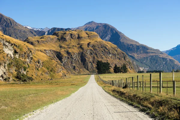 Nieuw-Zeelandse Alpen en over de weg — Stockfoto