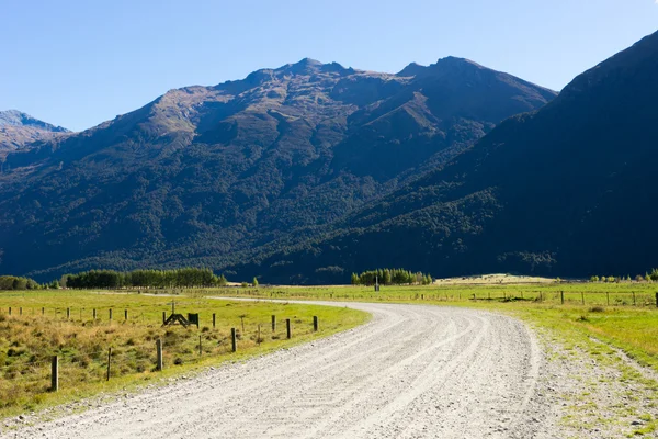 Nieuw-Zeelandse Alpen en over de weg — Stockfoto