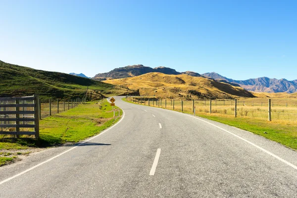 Nový Zéland Alpy a silniční — Stock fotografie