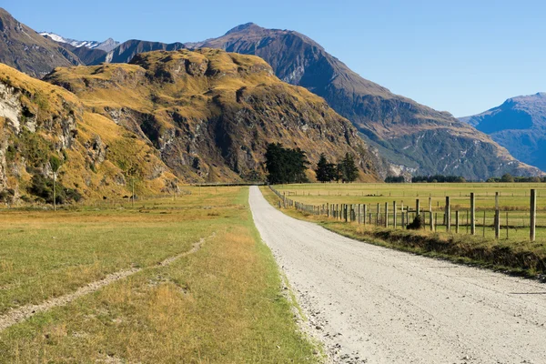 新西兰的阿尔卑斯山和路 — 图库照片