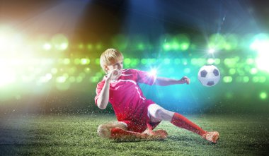 Slayt mücadele yaparken futbolcu