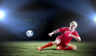 Slayt mücadele yaparken futbolcu