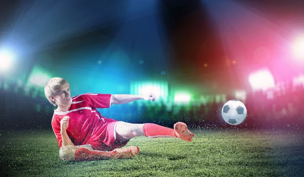 Slayt mücadele yaparken futbolcu