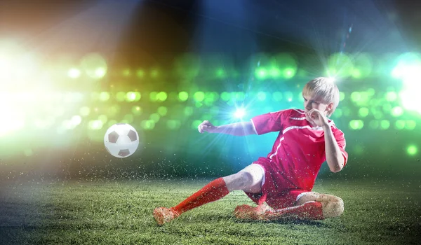 Slayt mücadele yaparken futbolcu