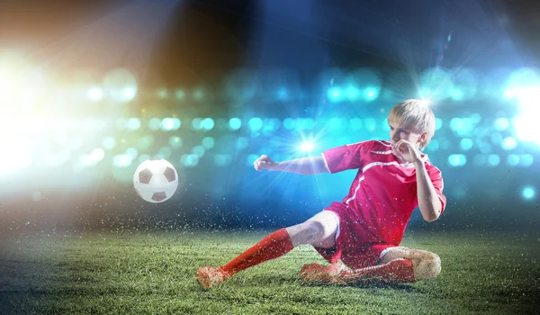 Slayt mücadele yaparken futbolcu