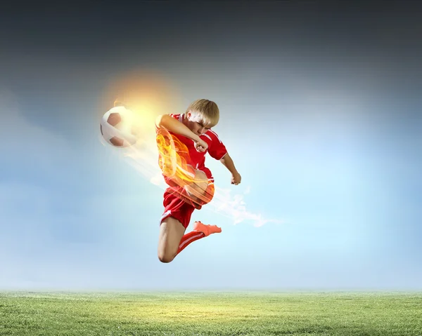 Football player kicking ball — Stock Photo, Image