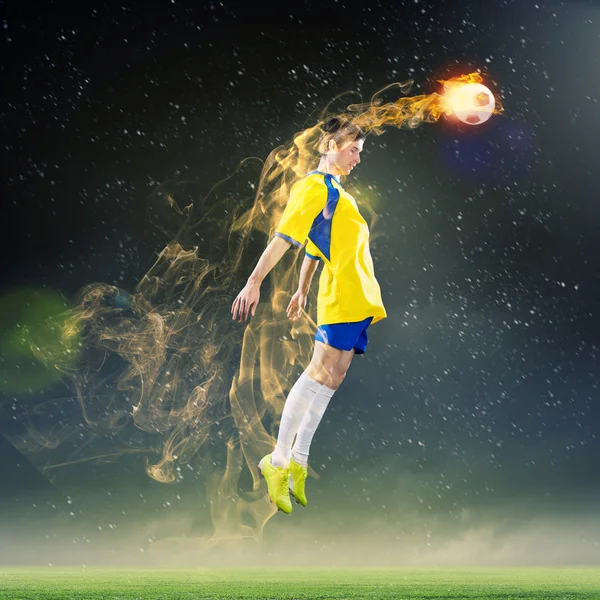 Football player kicking ball — Stock Photo, Image