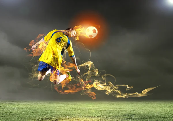 Football player kicking ball — Stock Photo, Image