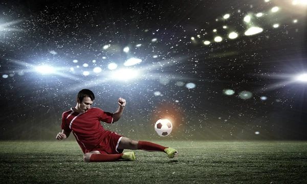 Voetbal speler op stadion — Stockfoto