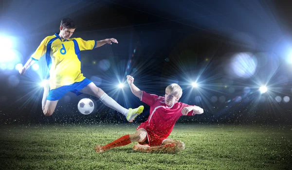 Jóvenes futbolistas — Foto de Stock