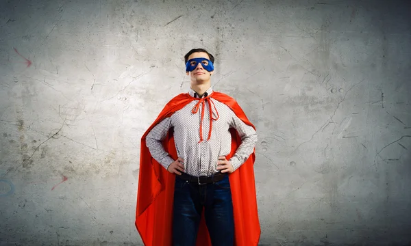 Man bär superman mask och cape — Stockfoto