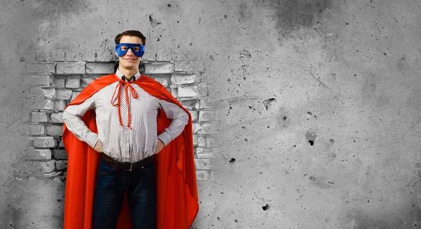 Uomo con maschera e mantello superman — Foto Stock