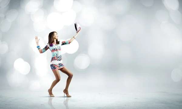 Young woman dancing — Stock Photo, Image