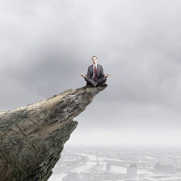 Meditando hombre de negocios — Foto de Stock