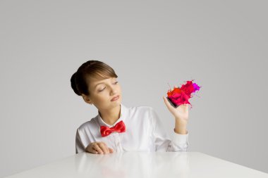 cep telefonu olan kadın