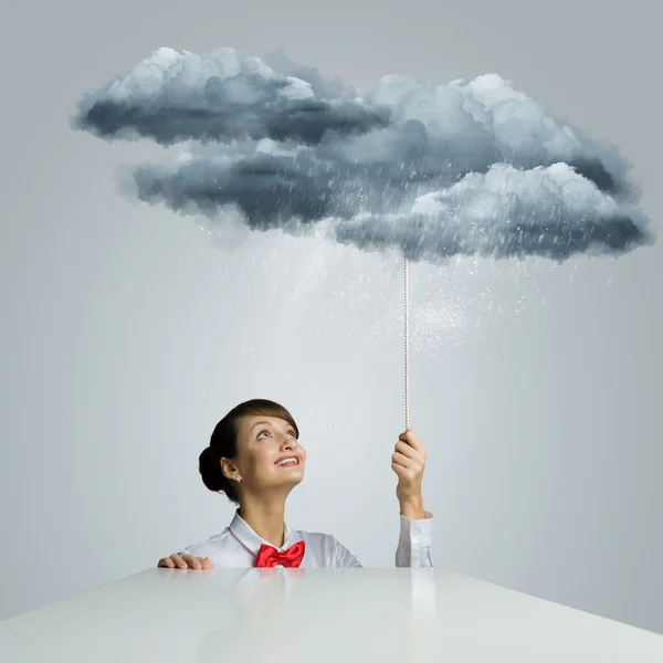 Vrouw onder regen — Stockfoto