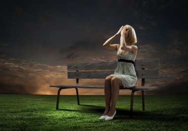 kadının avuç içi kapanış gözleriyle