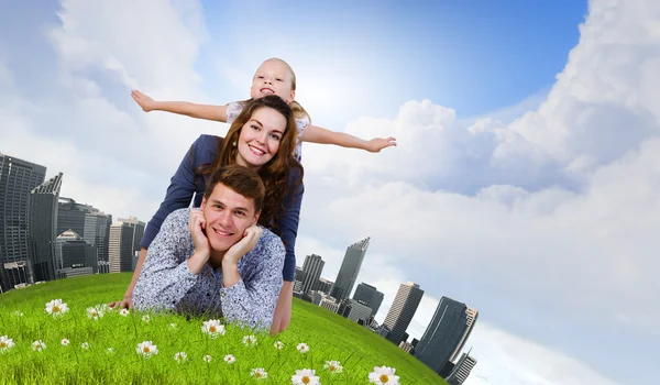 Familia joven — Foto de Stock