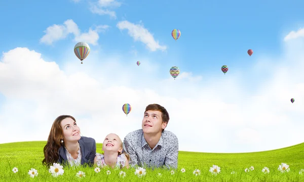 Familia joven — Foto de Stock