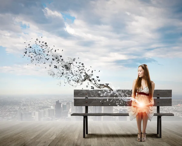 Girl reading book — Stock Photo, Image