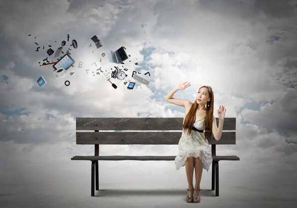 Girl on bench — Stock Photo, Image