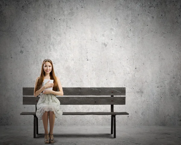 Girl reading book — Stock Photo, Image