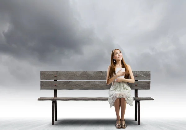 Girl reading book — Stock Photo, Image