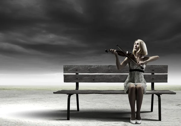 Young woman playing violin — Stock Photo, Image