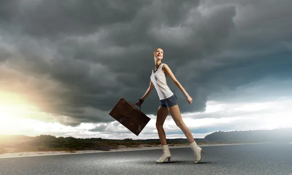 Beautiful traveller girl — Stock Photo, Image