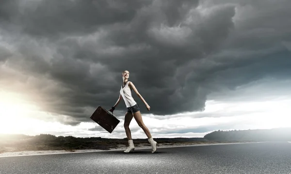 Beautiful traveller girl — Stock Photo, Image