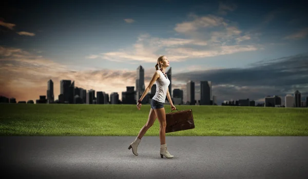 Beautiful traveller girl — Stock Photo, Image